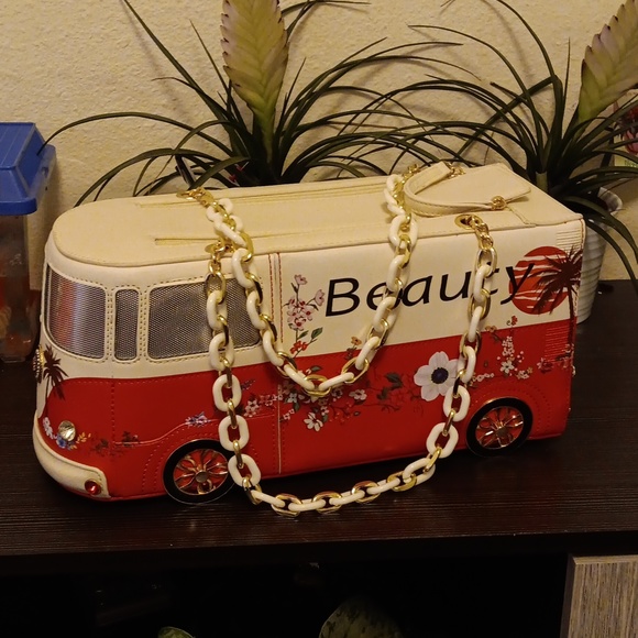 Big Bus Beauty Handbag 🚌 - Picture 6 of 6